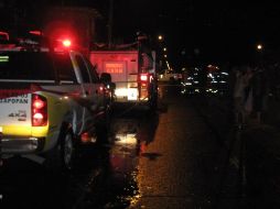 Los oficiales lograron sacar con vida a dos integrantes más de la familia. ESPECIAL  /