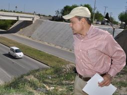 José Manuel Maldonado, alcalde de Piedras Negras, y otros funcionarios supervisaban los daños del huracán Alex en la entidad. NTX  /