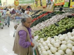 Productos como la cebolla, el jitomate y el tomate verde fueron los que registraron mejoras en su cotización. INFORMADOR ARCHIVO  /