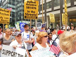 Manifestantes en Nueva York pidieron al comisionado de la Liga Mayor de Beisbol trasladar el Juego de las Estrellas a otra ciudad. EFE  /