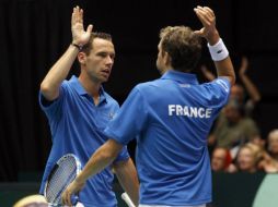 La pareja de Michael Llodra y Julien Benneteau dieron a Francia el punto definitivo. REUTERS  /