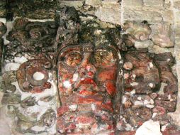 Los enormes mascarones parecieran querer hablar de los apasionantes misterios mayas. ESPECIAL  /