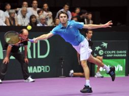 El francés Gilles Simon devuelve una pelota a su contrincante español. AFP  /
