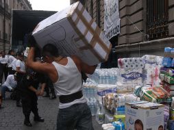 En diversos lugares se han abierto centros de acopio para ayudar a las familias afectadas por Alex. NTX  /