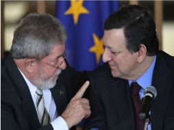 Inácio Lula da Silva, conversa con el presidente de la Comisión Europea, durante una conferencia de prensa. AP  /