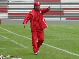 'Chepo' De la Torre da indicaciones durante el partido ante Chivas. EL UNIVERSAL  /