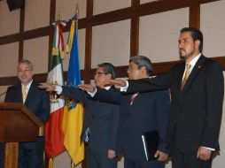 Emilio González hace ajustes de su equipo cercano. S. NÚÑEZ  /