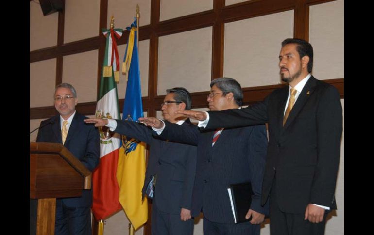 Emilio González hace ajustes de su equipo cercano. S. NÚÑEZ  /