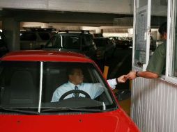 Se espera que la medida disminuya el costo para el usuario en el pago de estacionamiento. ARCHIVO  /
