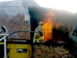 Una sobreviviente fue el resultado de los esfuerzos de los bomberos. ARCHIVO  /