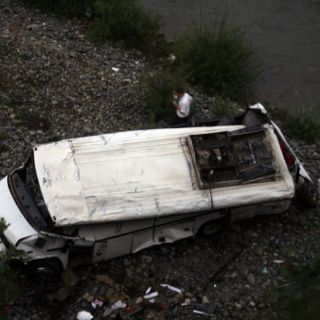 Al menos 14 muertos en un accidente de autobús en Albania