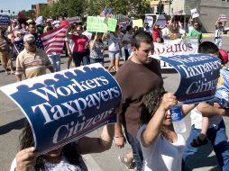Inconformes marchan contra la el Proyecto de Ley Senatorial 1070 promovida por Gobierno de Arizona, en Garden City, Kansas. AP  /
