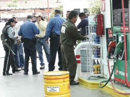 Los oficiales fueron interceptados en una gasolinera de la carretera a Chapala. ARCHIVO  /
