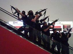 El miércoles pasado en Ciudad Juárez sicarios hirieron en un centro comercial a tres mujeres policías ministeriales. EL UNIVERSAL  /