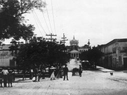 Em 1908 existía el puente conocido como ''del Hospicio'' que cruzaba el río San Juan de Dios. EL INFORMADOR ARCHIVO  /