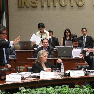 Tribunal ordena al IFE emplazar al Ejecutivo por spots
