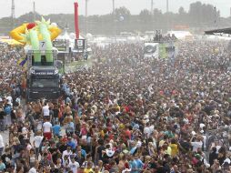El recorrido de la fiesta electrónica, se truncó unos momentos por la estampida. AP  /