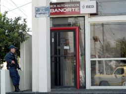 Banxico ha limitado el cobro por servicios bancarios, tal como lo es la consulta de saldo. ARCHIVO  /