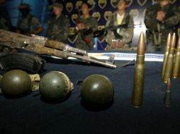 En la imagen, parte del armamento que le fue asegurado al grupo de supuestos miembros de La Familia michoacana. EL INFORMADOR  /