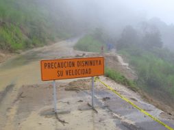 Las fuertes lluvias causaron deslaves en caminos de Querétaro, lo que impidió el libre tránsito de los habitantes. EL UNIVERSAL  /