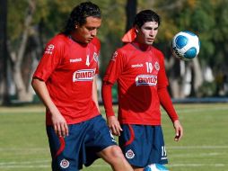 Héctor Reynoso y Jonny Magallón son dos referentes de la defensa de Chivas en la Copa Libertadores. MEXSPORT  /
