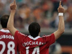 Javier 'Chicharito' Hernández celebra su gol marcado al minuto 83. EFE  /