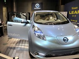 La esperanza es incentivar al público a que compre autos como el 'Leaf' de Nissan, totalmente eléctrico. AFP  /