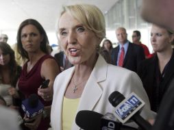 La gobernadora de Arizona, Jan Brewer, no quedó conforme con la decisión que bloquea partes clave en la Ley SB 1070. AP  /