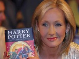 La escritora ha tenido un gran éxito con la saga de libros y películas de Harry Potter. ESPECIAL  /