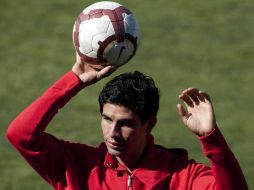 El jugador del Chivas Jonny Magallón participa en una sesión de entrenamiento de su equipo este lunes en Santiago. EFE  /