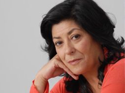 La escritora española Almudena Grandes rinde homenaje a quienes lucharon contra el franquismo en su nueva novela. ESPECIAL  /