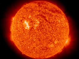 El Solar Dinamics Observatory detectó el pasado domingo una erupción en la superficie del Sol. AFP  /