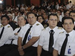 Los pilotos de Mexicana presionan para encontrar una solución que regrese a la normalidad su fuente de empleo. EFE  /