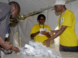 Cerca de 12.4 millones de electores fueron convocados para pronunciarse a favor  o en contra del texto.EFE  /