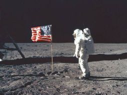 Imagen del momento en el que Armstrong piso la Luna. ESPECIAL  /