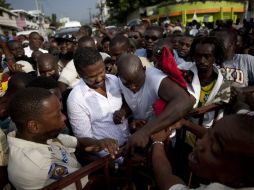 El político haitiano, Jude Celestin (C). EFE  /