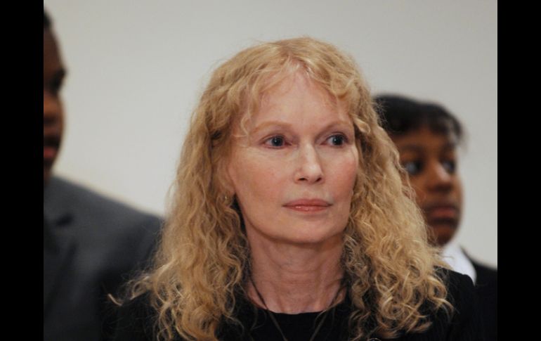 La actriz, de 65 años, afirma que Naomi Campbell, de 40, habló de un  'enorme diamante'. AFP  /