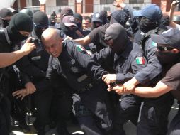 Más de 100 agentes federales protestaron el sábado en contra de mandos de Ciudad Juárez. AP  /