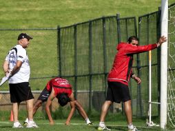 Carlos Ischia y Daniel Osorno (der) en la práctica de hoy en Atlas Colomos. E. PACHECO  /