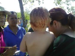 Los gatilleros no se percataron de la presencia del niño en la parte trasera del auto. EFE  /