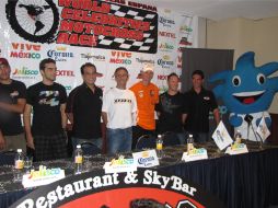 Algunos de los motociclistas que participarán en el evento mundial estuvieron presentes ayer en la presentación. ESPECIAL  /