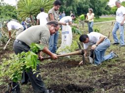 Decenas de habitantes hicieron por su cuenta los trabajos de rehabilitación junto a las vías ferroviarias. E. PACHECO  /