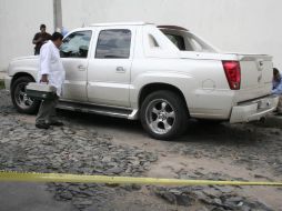 El cuerpo del finado se localizó abordo de una camioneta Escalade pick up . ESPECIAL  /