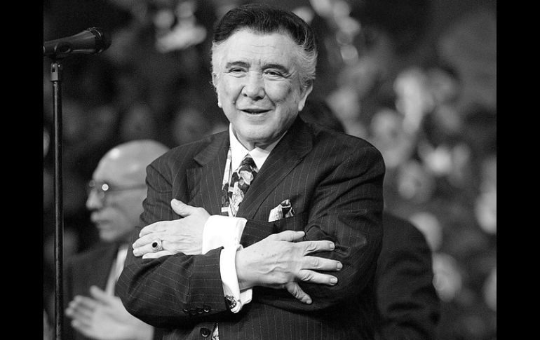 Imagen de archivo en un evento público de Roberto Cantoral, quien murió de un infarto la madrugada del 8 de agosto. NTX  /