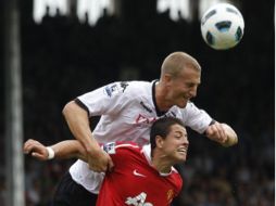 El 'Chicharito' dipsuta su primer partido como titular con el ManU. MEXSPORT  /