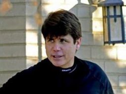 Rod Blagojevich se comparó con un superhéroe al pararse al lado de hombres disfrazados de Superman y Batman. ESPECIAL  /
