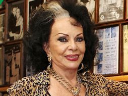 Se le entregó a Tongolele un reconocimiento por su trayectoria. ESPECIAL  /