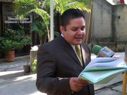 El quejoso Sergio Valente Ramos Gallardo, a las afueras de la CEDHJ. L. NAVARRO  /