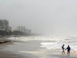 Vista de hoy de una playa de Acapulco, Guerrero. La tormenta se desplaza cerca de la costa del estado. EL UNIVERSAL  /