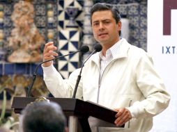 Enrique Peña Nieto, mandatario del Estado de México. Dentro del tricolor, Beatriz Paredes ocupa la segunda posición. NTX  /